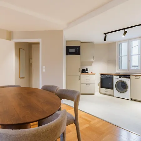 Grand Design Sous Les Toits, 16e Apartment *