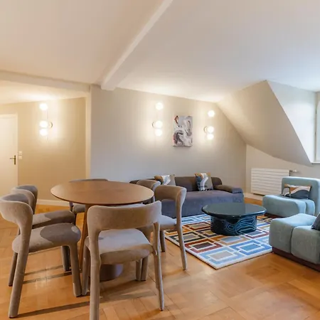 Grand Design Sous Les Toits, 16e Apartment *